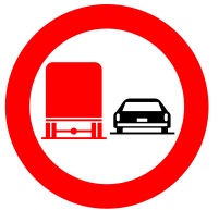 אסור לרכב שמשקלו
הכולל המותר עולה על 2
טון לעקוף או לעבור על
פניו של רכב מנועי הנע
על יותר משני גלגלים
באותו כיוון נסיעה.